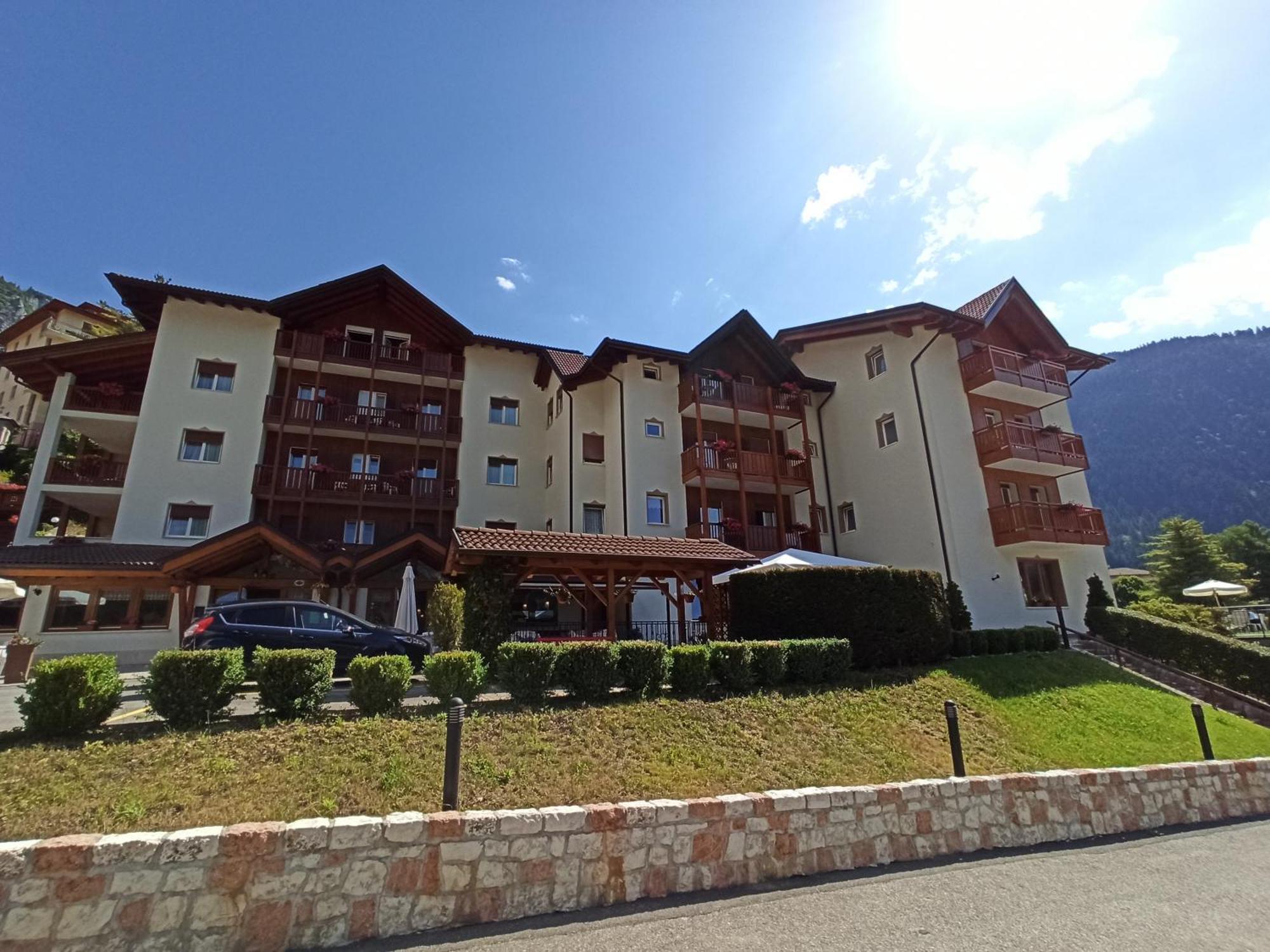 Hotel Zurigo Molveno Exterior photo