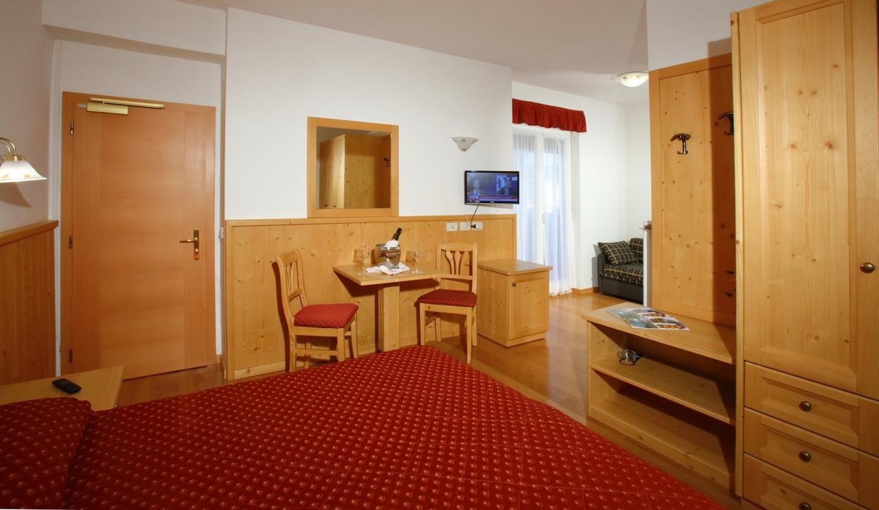 Hotel Zurigo Molveno Exterior photo