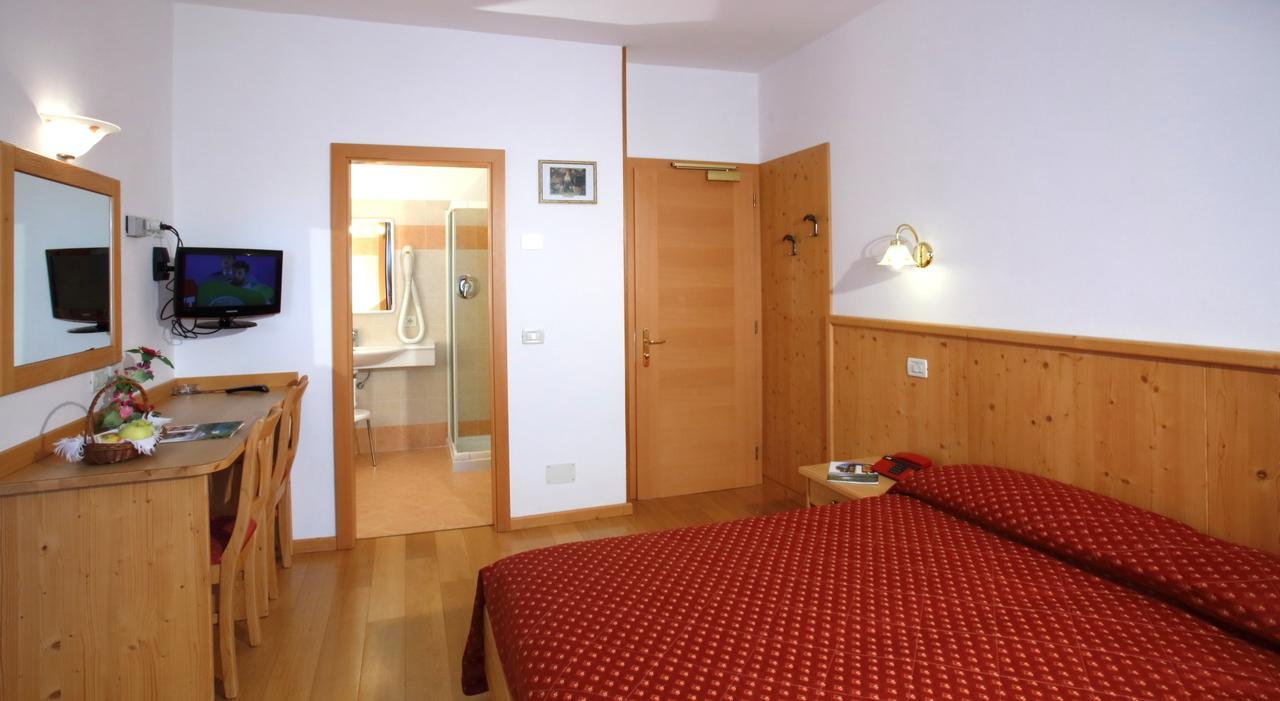 Hotel Zurigo Molveno Exterior photo